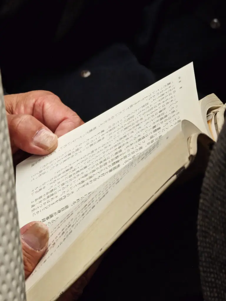 Des mains et des mots ou Le Sage de la Mita Line * Tokyo, Japon (e-photo)