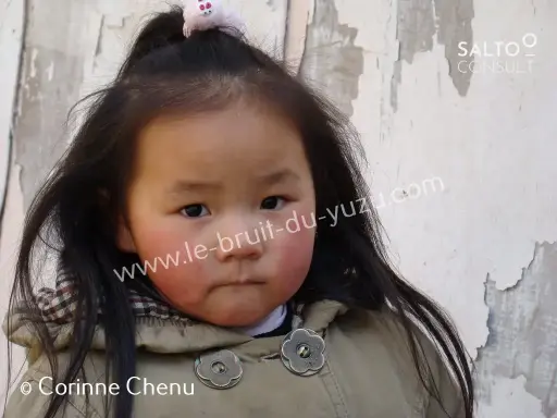 La sagesse des joues rosées ou Petite fille des montagnes * Guangxi, Chine (e-photo)